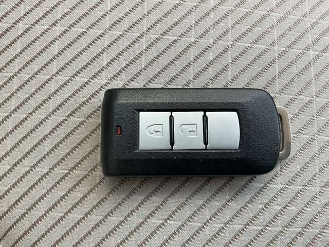 インテリジェントキー★このキーが車内にあればエンジンプッシュスタートボタンを押すとエンジン始動可能です！！
