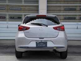 すっきりとしたリアデザインは、車庫入れの時も後ろが見やすく、運転が苦手なママをしっかりサポート。家族の安全を守るために、デザインと機能性を両立しました。