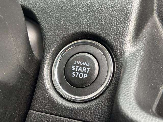 ボタン1つでエンジンを始動【キーレスプッシュスタート】！各機能のスイッチは運転席から操作ラクラク。