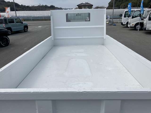 納車時は多項目を細部まで点検・整備します。資格を持ったプロのスタッフがお待ちしております。