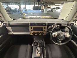 見通しの良いコックピットは普段のドライブに最適。運転しやすいお車となります。