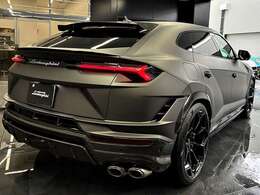 RimsPelope 23 with Titanium Wheel Bolts  Shiny Black/Panoramic Roof/Bicolor Sportivo Leather with Performante Trim/Full Electric Front Seats with Ventilation and Massage/Advanced 3D Bang＆Olufsen Soud