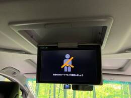 【フリップダウンモニター】大画面モニターで後席でもエンタメをお楽しみいただけます。小さなお子様にも大人気の装備です♪