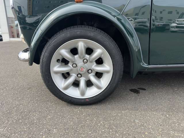 タイヤ新品装着済み