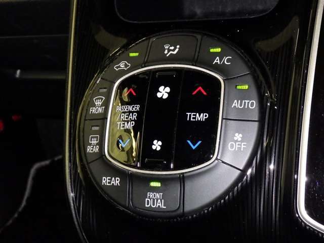 【オートエアコン】お好みの温度に設定して頂くと、車内の温度を自動調整♪快適にクルマの中を過ごして頂けます。
