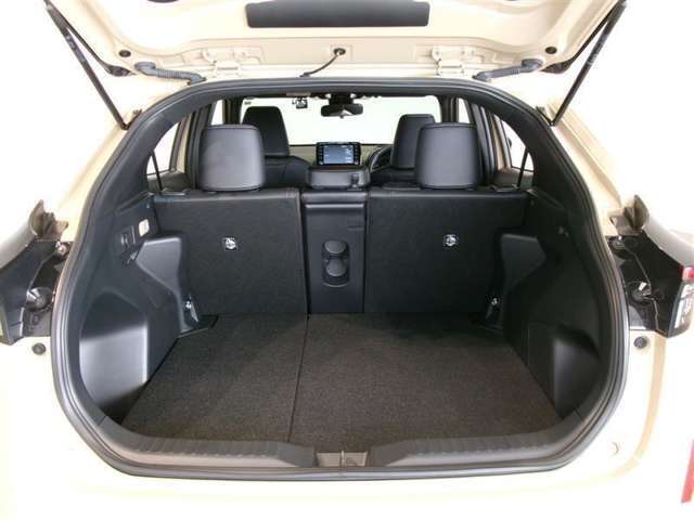 広々としたラゲージスペースを備えています。大きなものや長さのある荷物もしっかりと積み込めます。