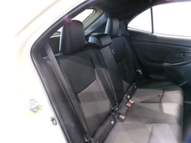 ゆとりある広々とした車内空間は、ドライブを始め買い物やレジャーなど、幅広く活躍します。一人でもみんなとでもお出かけを楽しみましょう！