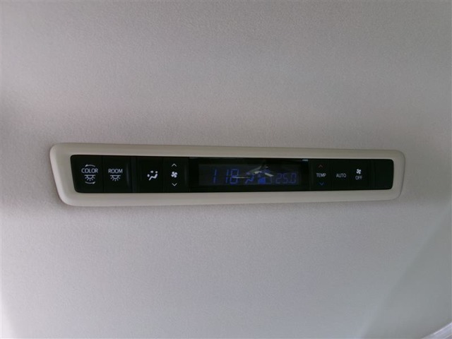 リアオートエアコンを装備しています。夏場も冬場も快適にお過ごしいただけます。