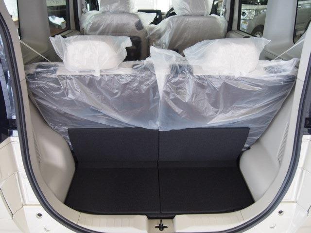 リアシートは荷物の大きさに対応できる前後スライドします！