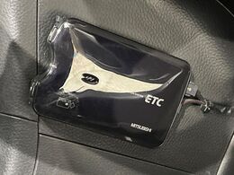 【ETC】高速道路の料金所をストレスなく通過！話題のスポットやサービスエリアに多い「スマートIC」利用時は必須のアイテムです。当店でセットアップを実施、ご納車当日からすぐにご利用いただけます！