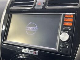 【純正ナビ】人気の純正ナビを装備しております。ナビの使いやすさはもちろん、オーディオ機能も充実！キャンプや旅行はもちろん、通勤や買い物など普段のドライブも楽しくなるはず♪