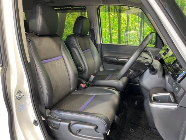 運転席シート廻りは使用感も少なく、良好な状態となっています。丁寧に使われていたことがよくわかりますね。