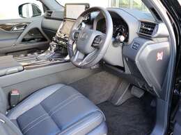 リヤエンターテイメント・マークレビンソン付きです。純正ナビ地デジ（DVD・ブルーレイ再生可）・ヘッドアップディスプレイ・パノラミックビューモニターもついております。