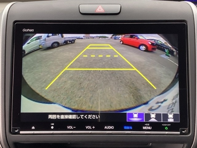 バックカメラも装備しております。車庫入れの苦手なお客様も安心！重宝してくれます！