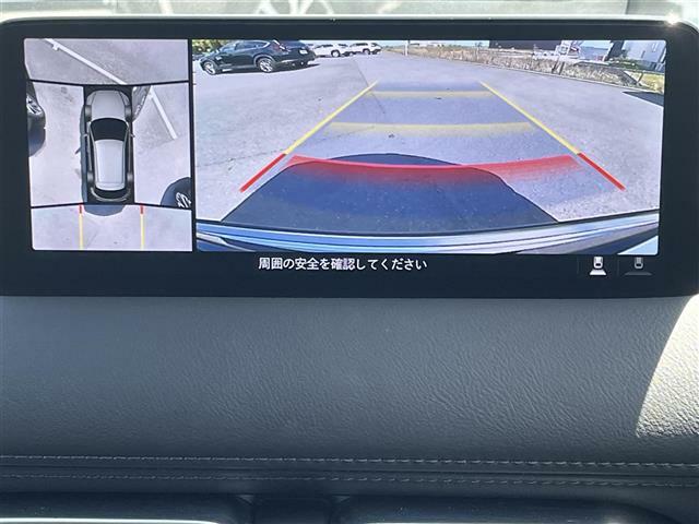 【全方位モニター】まるでクルマを真上から見下ろしたかのような視点で駐車をサポートします！クルマの斜め後ろや真横など、前後左右の4つのカメラの映像が合成されて、モニターに映し出されます。