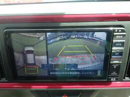 【パノラマモニター】上空から見下ろしたような映像をナビ画面に映し出し周囲の状況を確認しながらの走行、駐車が可能となっております！