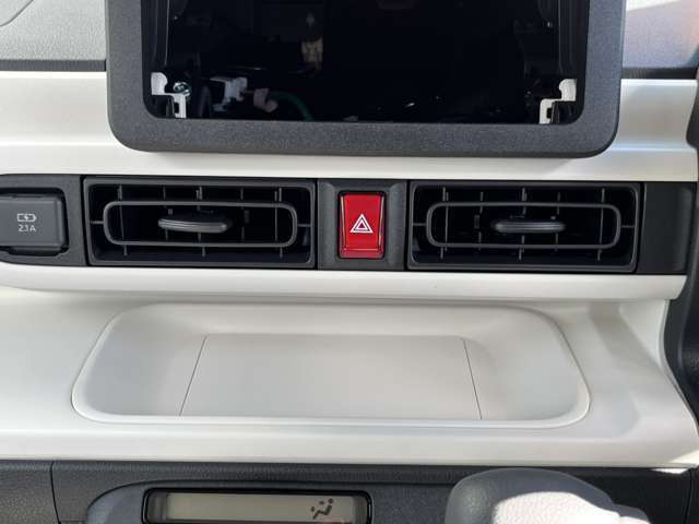 お客様に安心してお乗りいただくために、各項目の点検整備・部品交換を実施しております。