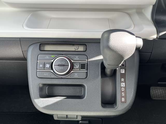 関東運輸局指定整備工場を完備。年間車検台数3000台です。車検もお任せ下さい。短時間で車検が出来る「速太郎車検」を導入しています。