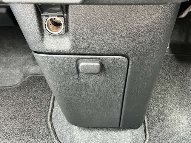 イソベモータース本店へアクセスいただき、ありがとうございます。届出済未使用車と走行距離が数千キロ「ちょい乗りカー」の専門店です。オールメーカーで販売してます。