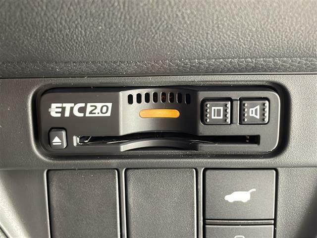 【ETC2.0】ETCカードを挿入すれば料金所はノンストップで通過できます。ETC限定の割引や、高速道路の情報提供サービスを利用できます。
