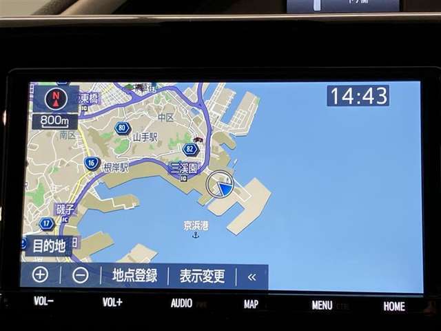 いまや必須装備「ナビゲーション」搭載！知らない場所に、スイスイッとドライブ。なんて便利な機能でしょうか？もう、これなしではハンドルを握れませんね！でも、運転中の操作は危険ですのでご注意ですね☆