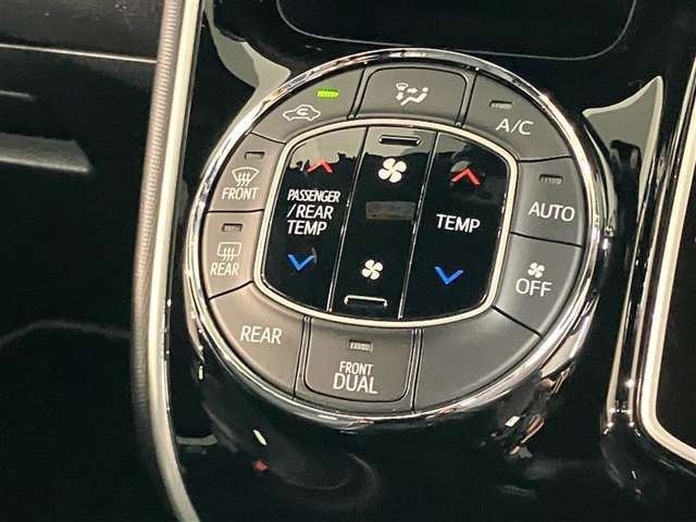 運転席廻りの画像になります