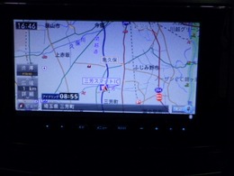 【ナビゲーション】　ナビを装備しております！インパネ内にスッキリとビルトイン装着されておりますので、運転時に視界の妨げになる事もありません。