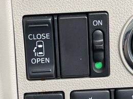 【パワースライドドア】スマートキーや運転席のスイッチでスライドドアの開閉が可能♪電動だから力を入れてドアを開ける必要が無く、小さいお子様でも、重い荷物を持っている時もラクに開け閉めできます♪