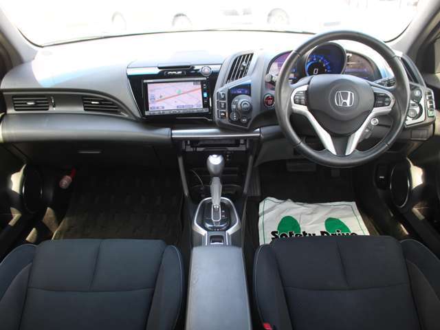 すっきりとしたCR-Zらしいデザインのダッシュ回り！フロントビューの視認性もよく運転しやすいと思います★