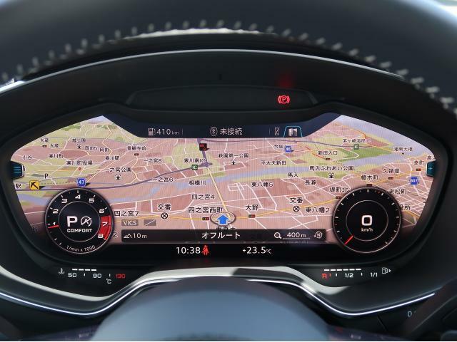 ●【Audi　バーチャルコックピット】液晶フルデジタルディスプレイにスピードメーター、タコメーター、マップ表示、メディア情報などフレキシブルに表示させるバーチャルコックピットを装備。