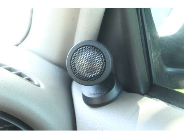 社外スピーカーも取り付けされています。