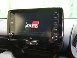 【ディスプレイオーディオ】お手持ちのスマートフォンとの連携で、ナビや音楽再生など各種アプリを使用可能。スマホに近い感覚でお使いいただけます♪