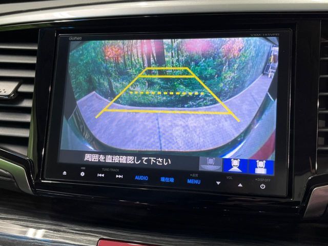 【バックカメラ】駐車時に後方がリアルタイム映像で確認できます。大型商業施設や立体駐車場での駐車時や、夜間のバック時に大活躍！運転スキルに関わらず、今や必須となった装備のひとつです！
