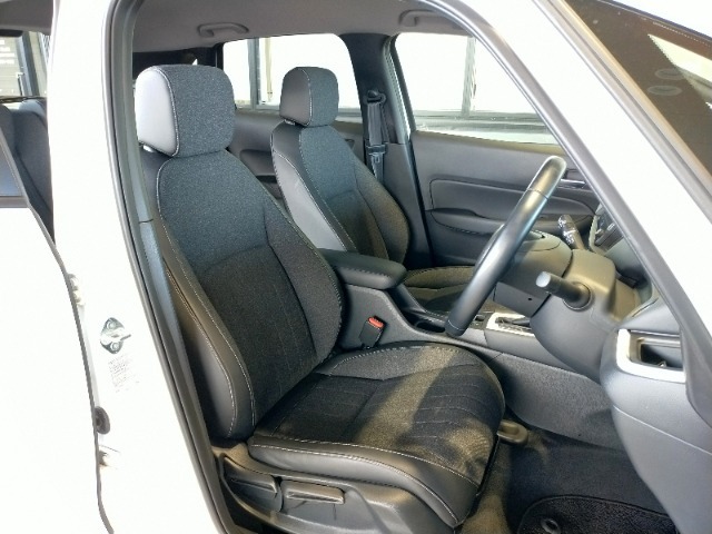 ■座り心地の良いシートと開放感のある空間で、どこへ行くにもリラックスした時間を過ごせます。