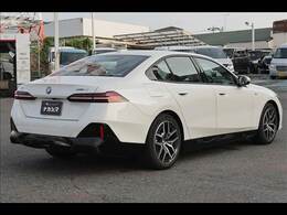 電車でお越しの場合は西武池袋線『狭山ヶ丘駅』もしくは『武蔵藤沢駅』より徒歩15分、大きい王様マークが目印です！また、最寄駅よりご連絡いただければお迎えに上がります！