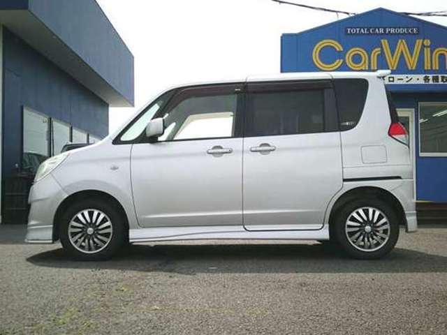2011年式、走行距離は約8.3万キロとなります。まだまだ活用できるお車だと思います！