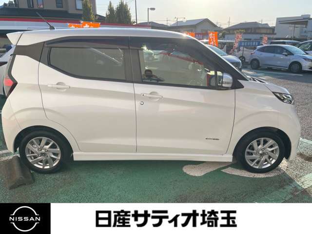 横から見てもスタイリッシュなデザイン、乗り降りもしやすいです。是非、ご試乗ください☆