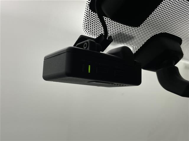 【ドライブレコーダー】映像・音声などの運転中の記録を残します。事故などを起こした起こされた時の証拠になりえますので、もしも時でも安心ですね。