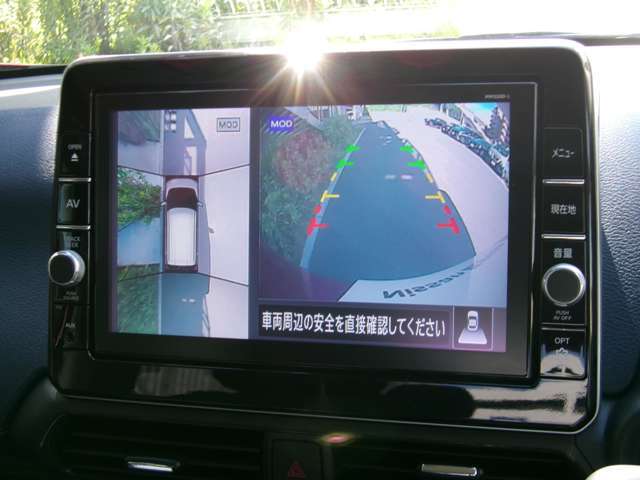 アラウンドビューモニター付きです　上から見たイメージで駐車出来ますので車庫入れの苦手な方も楽に駐車出来ます♪