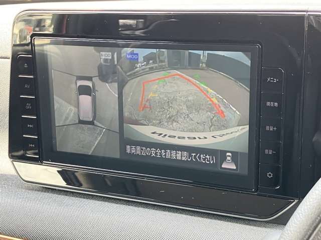 【アラウンドビューモニター】はまるで上から見ているような視点で周囲を確認できます！駐車が苦手な方でも安心して駐車できますね♪