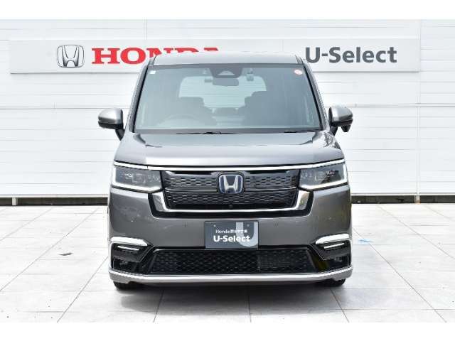 当店の展示車は、プロの業者にボディーの磨き、ルームクリーニングを依頼していますので、とてもきれいです！！ぜひ、見にいらしてください！
