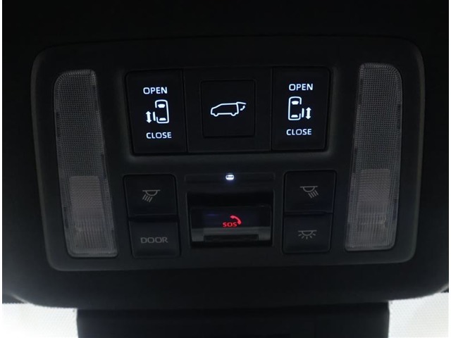 両側電動スライドドアが装着されております。