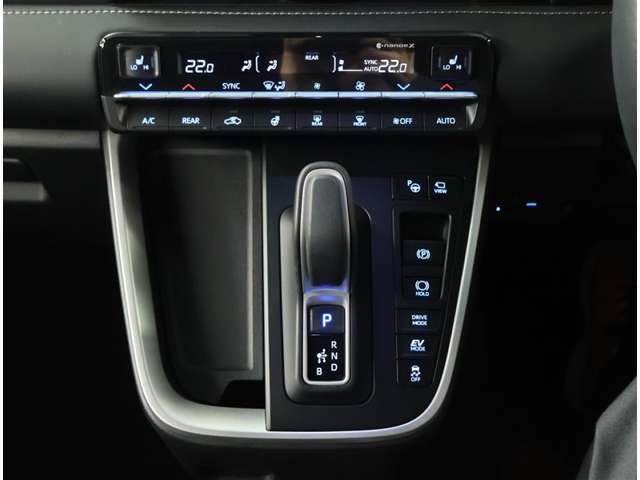 シートヒーターも付いてますので冬でも快適に運転できます。