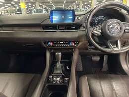 インパネ周りの写真です。操作性・視認性・質感と3拍子揃ったつくりです☆