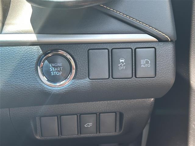 気になる車はすぐにお問い合わせください！画面右側の0066から始まる無料ダイヤルからお問い合わせ下さい！専門スタッフがお車のご質問にお答えいたします！