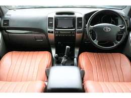 室内はクラシックシートカバーを装着し、オシャレに仕上がっております！