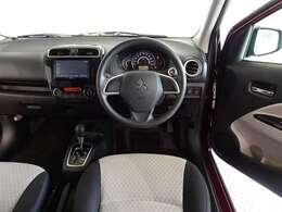 視界良好、操作しやすい運転席です。