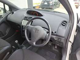 内装クリーニング、オゾン消臭、シートクリーニング、除菌など、さまざまな専用品を用いて清掃してからのお引き渡しになります。実際に乗って、見て触って確かめてください！