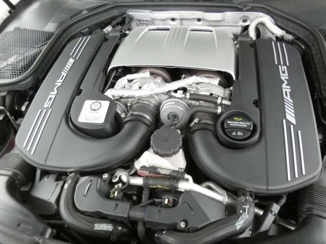 V型8気筒DOHC4，000ccツインターボを搭載！トルクフルな加速・安定した走行性能が魅力です！ストレスを感じる事無くドライブをお楽しみ頂けます！TEL：047-307-9933