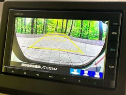 【バックカメラ】駐車時に後方がリアルタイム映像で確認できます。大型商業施設や立体駐車場での駐車時や、夜間のバック時に大活躍！運転スキルに関わらず、今や必須となった装備のひとつです！